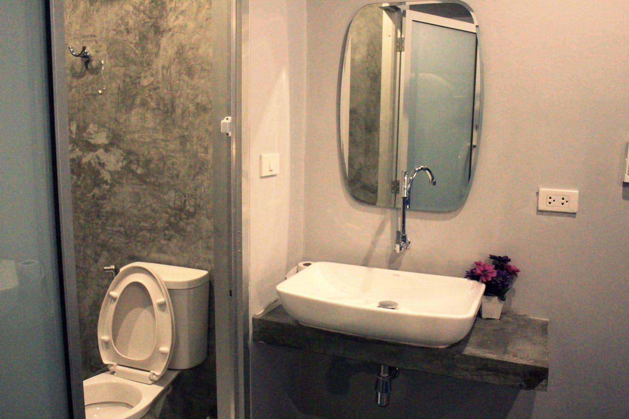 Hip Hostel - Sha Plus Patong Экстерьер фото