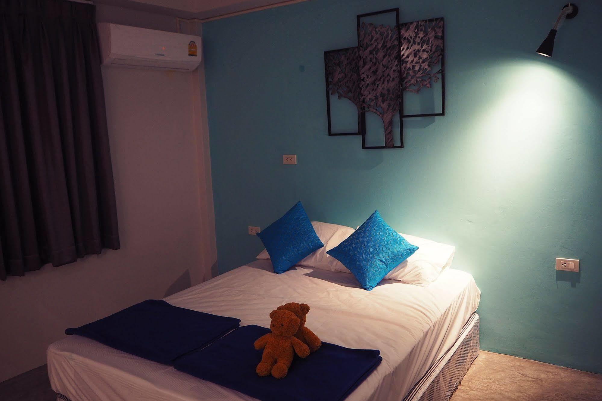 Hip Hostel - Sha Plus Patong Экстерьер фото
